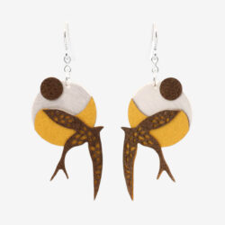 Pendientes gancho golondrina dorado elaborado de formma artesanal bañado en plata, elaborado por Joyas de Papel