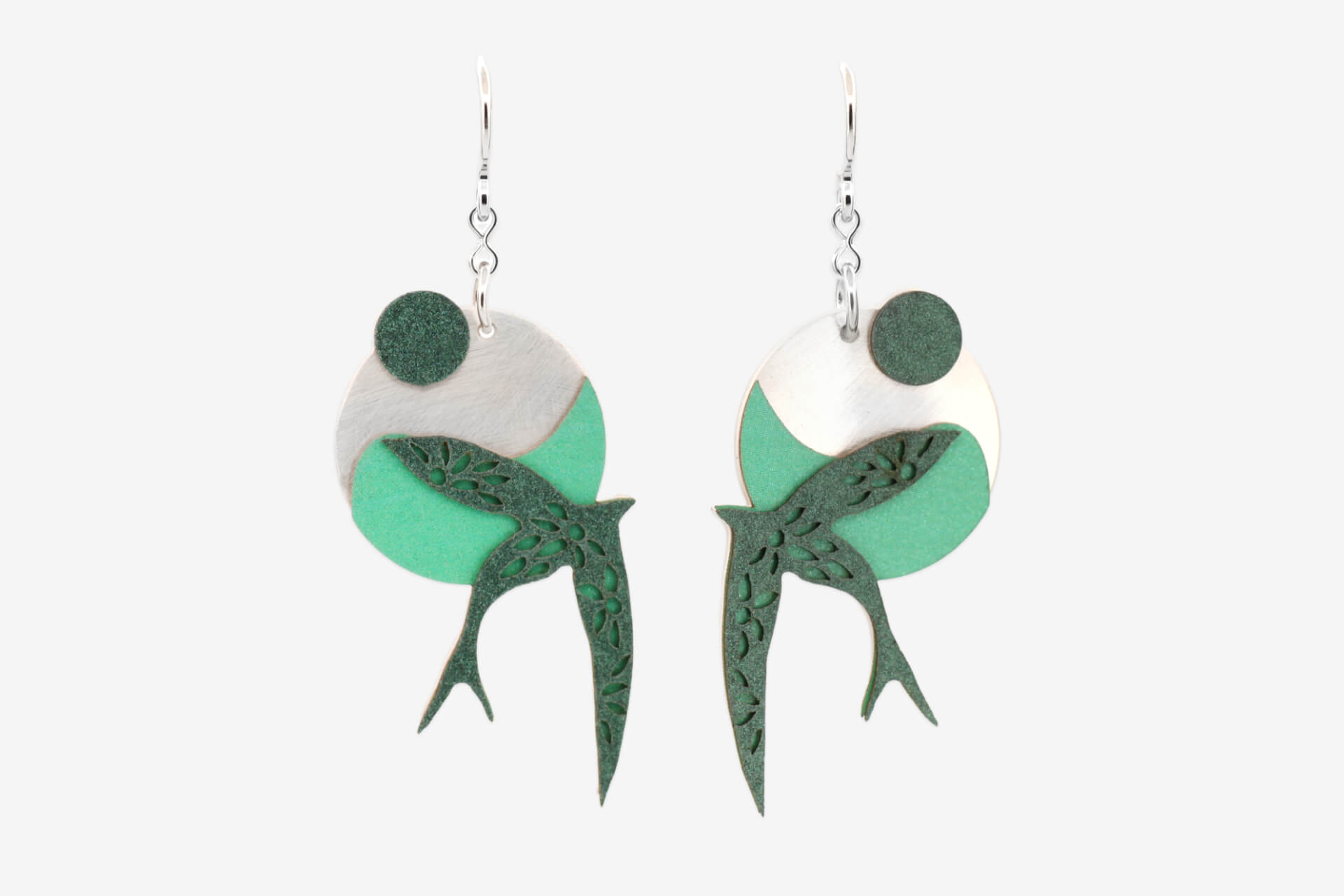 Pendientes gancho golondrina turquesa artesanal bañado en plata, elaborado por Joyas de Papel